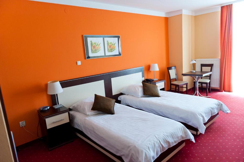 Mark1 Hotel Brzesko Ngoại thất bức ảnh